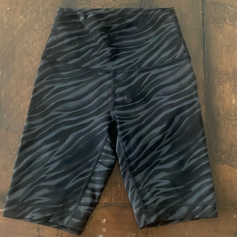 Lululemon black zebra biker shorts size 2